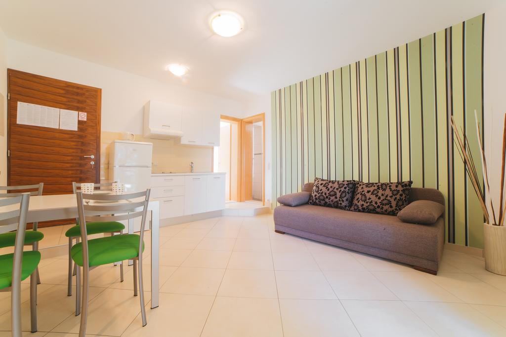 Apartments Sea View Omis Bagian luar foto