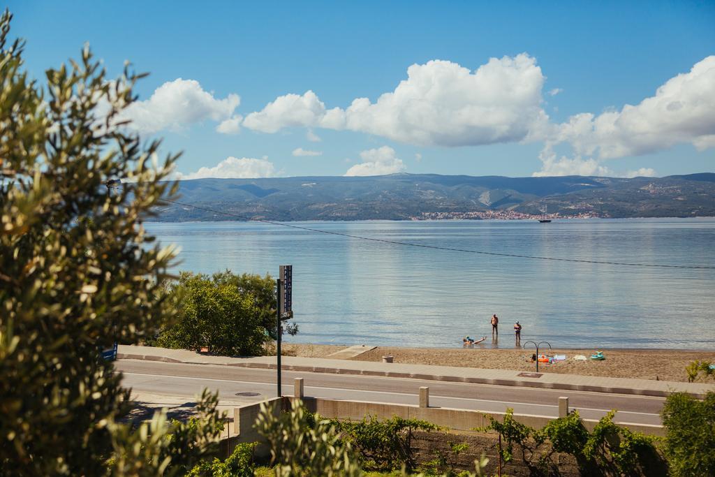 Apartments Sea View Omis Bagian luar foto