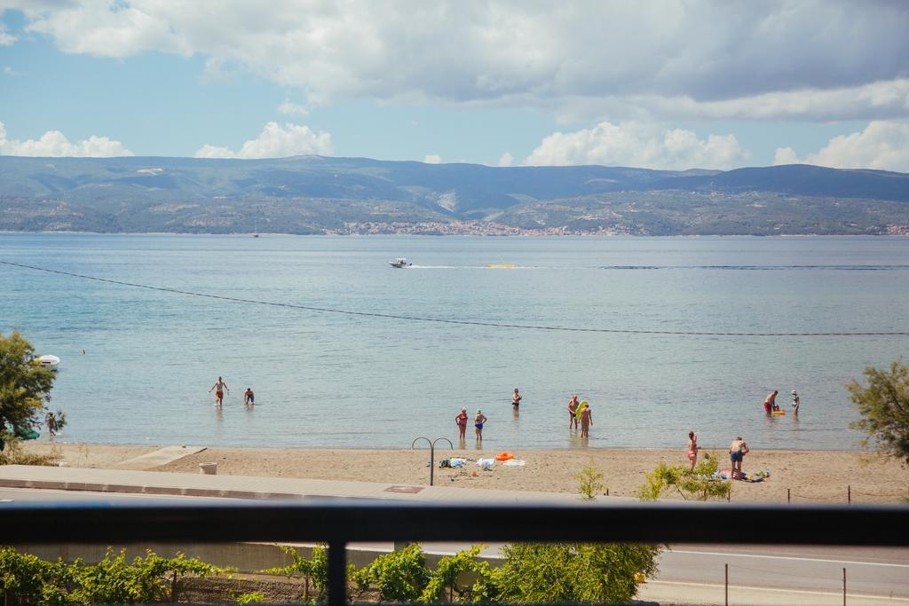 Apartments Sea View Omis Bagian luar foto