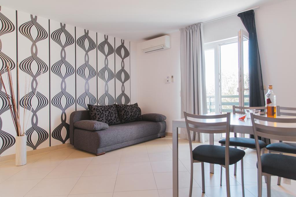 Apartments Sea View Omis Bagian luar foto